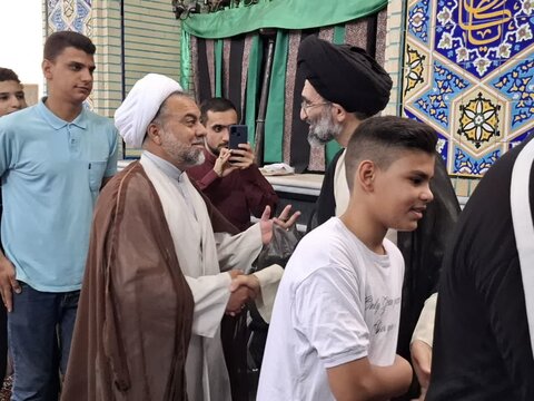 تصاویر/ دیدار عیدانه مردم و مسئولان با نماینده ولی فقیه درکاشان