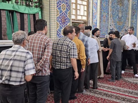 تصاویر/ دیدار عیدانه مردم و مسئولان با نماینده ولی فقیه درکاشان