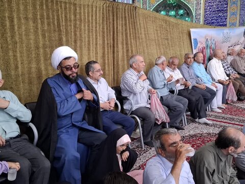 تصاویر/ دیدار عیدانه مردم و مسئولان با نماینده ولی فقیه درکاشان