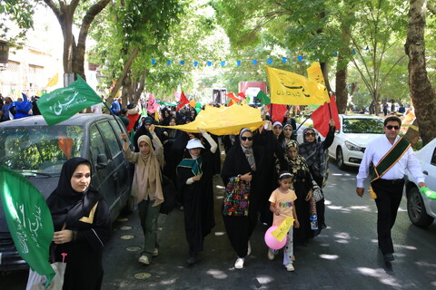 تصاویر / راهپیمایی و مهمانی کیلومتری عید غدیر در اصفهان