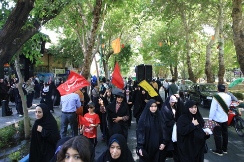 تصاویر / راهپیمایی و مهمانی کیلومتری عید غدیر در اصفهان