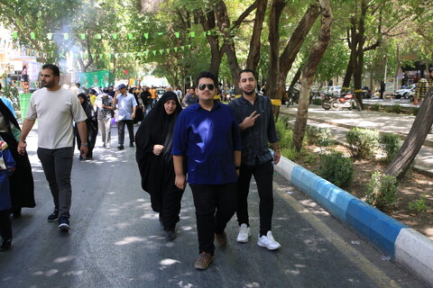تصاویر / راهپیمایی و مهمانی کیلومتری عید غدیر در اصفهان