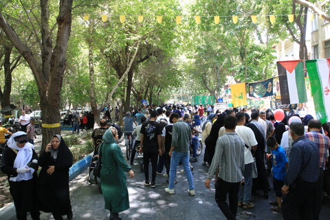 تصاویر / راهپیمایی و مهمانی کیلومتری عید غدیر در اصفهان