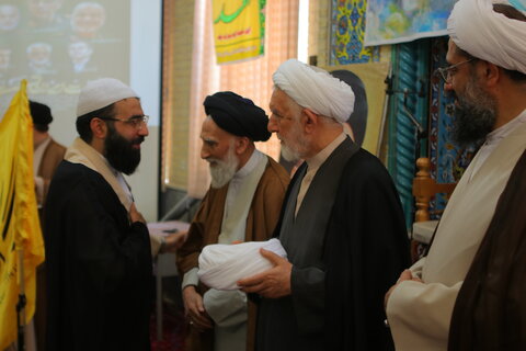 عمامه گذاری تعدادی از طلاب در همدان