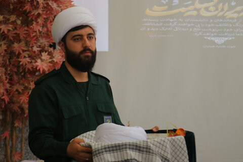عمامه گذاری تعدادی از طلاب در همدان