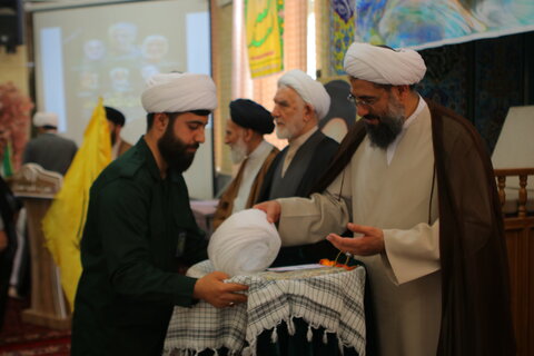 عمامه گذاری تعدادی از طلاب در همدان