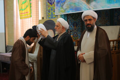 عمامه گذاری تعدادی از طلاب در همدان