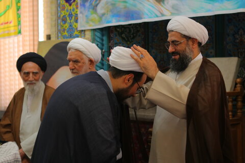 عمامه گذاری تعدادی از طلاب در همدان