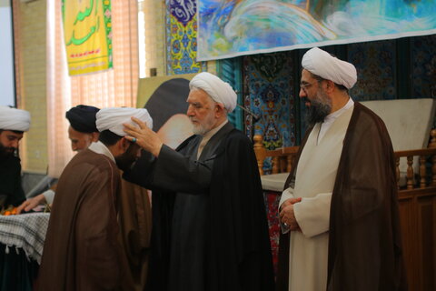عمامه گذاری تعدادی از طلاب در همدان