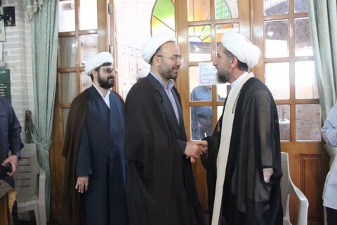 تصاویر / دیدار مدیروکادر  حوزه علمیه علمیه قزوین با نماینده ولی فقیه در استان قزوین به مناسبت عید سعید غدیر خم