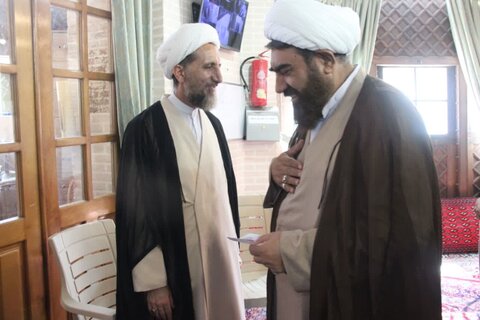 تصاویر / دیدار مدیروکادر  حوزه علمیه علمیه قزوین با نماینده ولی فقیه در استان قزوین به مناسبت عید سعید غدیر خم