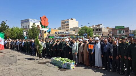 تصاویر/ خیزش مردم میاندوآب در دفاع از نیروهای نظامی با تشییع پیکر یک شهید