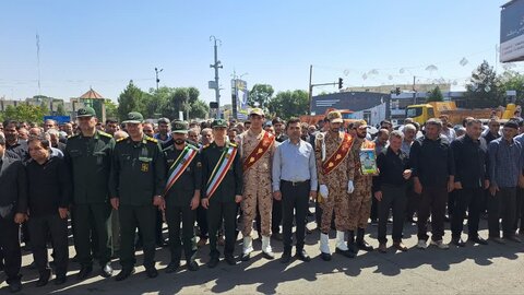 تصاویر/ خیزش مردم میاندوآب در دفاع از نیروهای نظامی با تشییع پیکر یک شهید