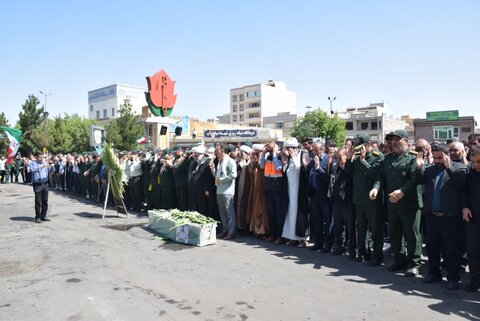 تصاویر/ خیزش مردم میاندوآب در دفاع از نیروهای نظامی با تشییع پیکر یک شهید