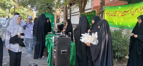 تصاویر/برگزاری ایستگاه صلواتی به مناسبت عید غدیر در ساوه