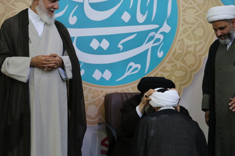 تصاویر/عمامه‌گذاری طلاب در مسجد اعظم اهواز همزمان با عید سعید غدیر خم