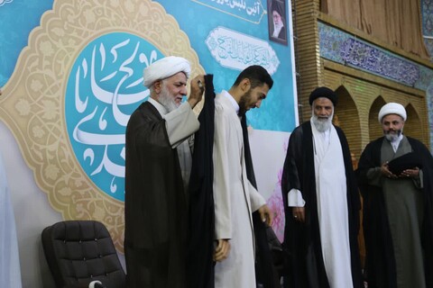 تصاویر/عمامه‌گذاری طلاب در مسجد اعظم اهواز همزمان با عید سعید غدیر خم