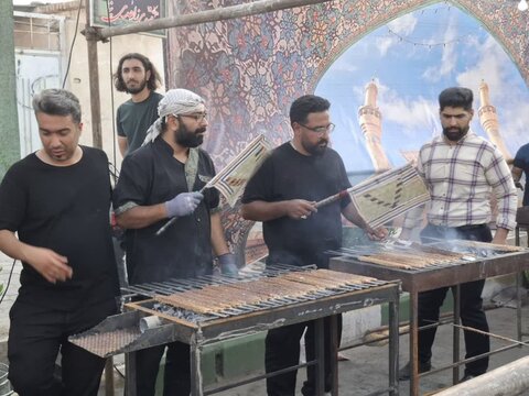 تصاویر / راهپیمایی و مهمانی کیلومتری عید غدیر در کاشان