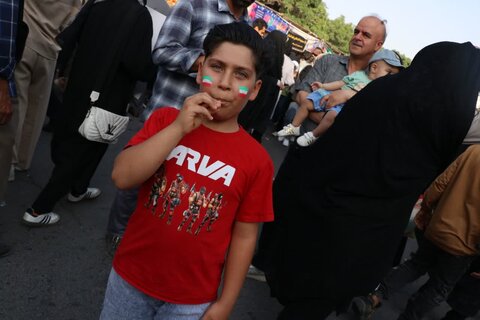 تصاویر/حضور اقشار مختلف در بیعت کیلومتری عید غدیر در اراک