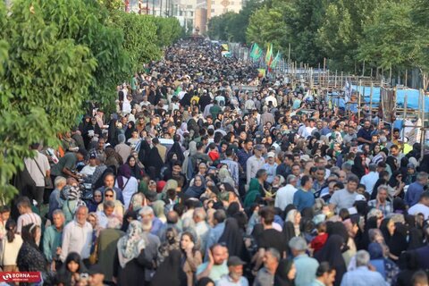 تصاویر/حضور اقشار مختلف در بیعت کیلومتری عید غدیر در اراک