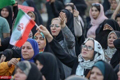 تصاویر/حضور اقشار مختلف در بیعت کیلومتری عید غدیر در اراک