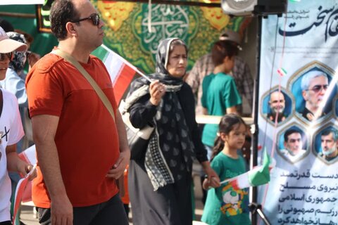 تصاویر/حضور اقشار مختلف در بیعت کیلومتری عید غدیر در اراک