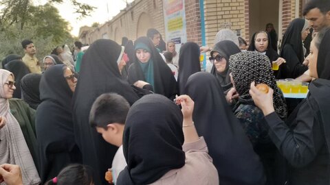 تصاویر/ایستگاه صلواتی عید غدیر در مسیر پیاده‌روی غدیریه در ساوه