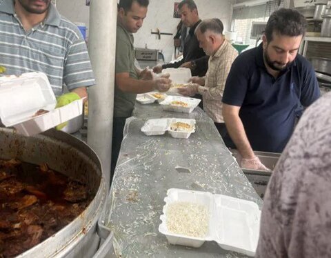 تصاویر/پخت ۴۰۰۰ پرس غذا همزمان با عید غدیر در ساوه
