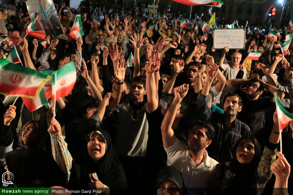 इस्फ़हान में ज़ायोनी शासन के खिलाफ़ ईरान के प्रतिशोध के समर्थन में विशाल प्रदर्शन + तस्वीरें इस्फ़हान में ज़ायोनी शासन के खिलाफ़ ईरान के प्रतिशोध के समर्थन में विशाल प्रदर्शन + तस्वीरें