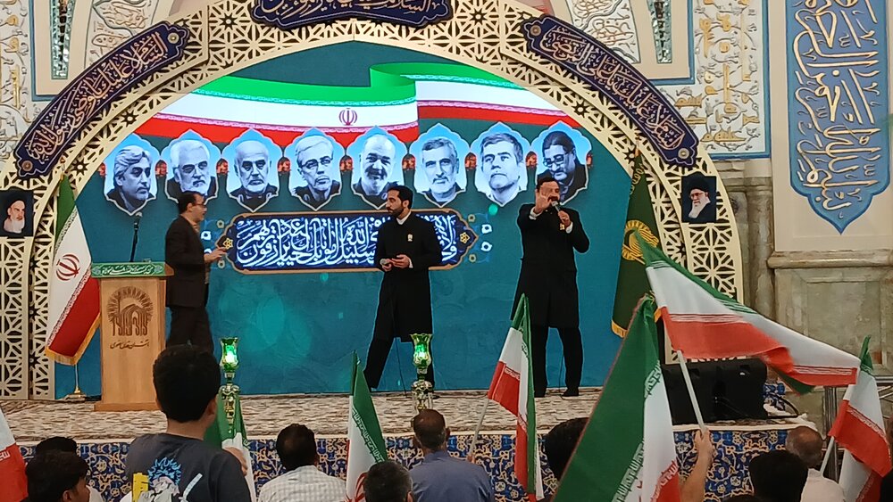 تقدیر زائران و مجاوران حرم رضوی از پاسخ کوبنده ایران اسلامی  به رژیم غاصب صهیونیستی