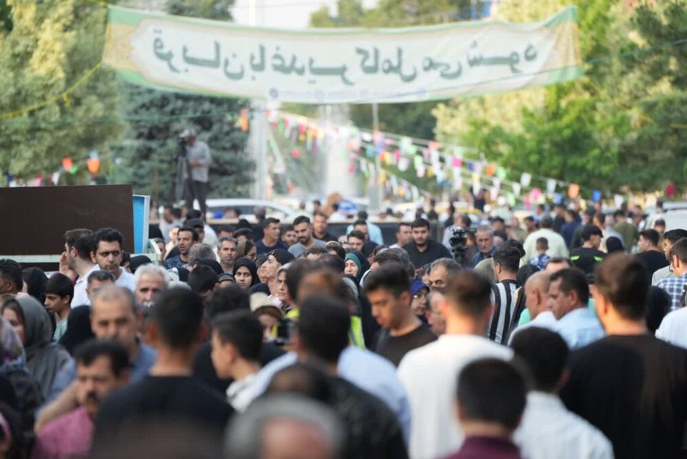 فیلم| حماسه کیلومتری مردم پای کار انقلاب در خیابان شهید سلیمانی ارومیه