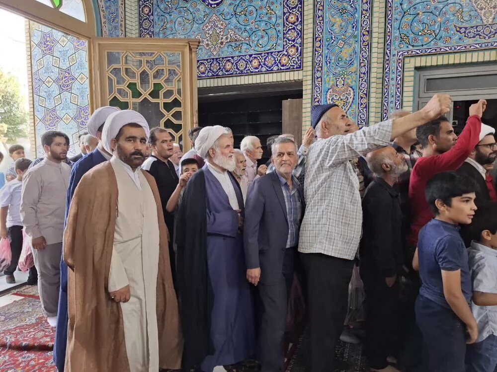 دیدار عیدانه مردم و مسئولان با نماینده ولی‌فقیه در کاشان