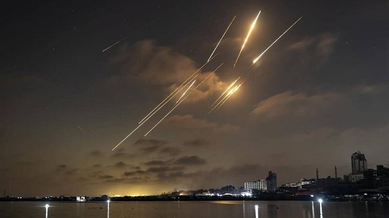 ईरानी मिसाइलों ने आयरन डोम को चीर दिया ईरानी मिसाइलों ने आयरन डोम को चीर दिया