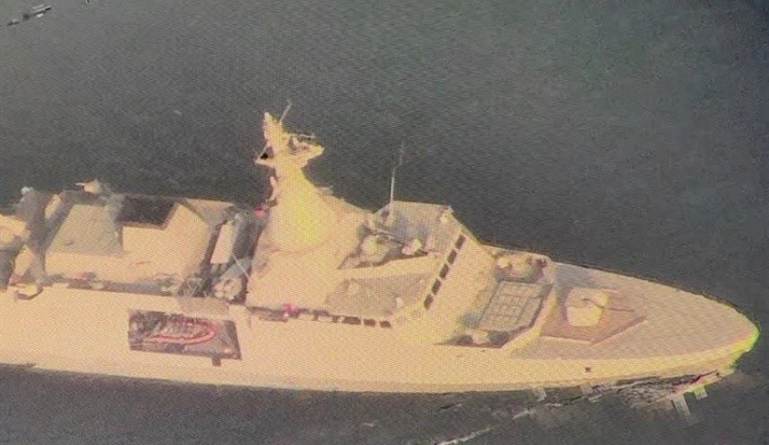 الجيش الإيراني يوقف مدمّرة تجسّسية بريطانية في بحر عُمان الجيش الإيراني يوقف مدمّرة تجسّسية بريطانية في بحر عُمان