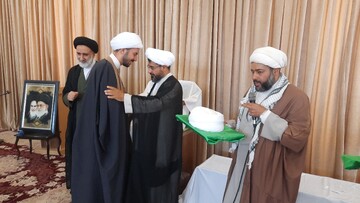 تلبس ۲۰ طلبه جوان در شهرکرد به لباس روحانیت