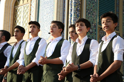 تصاویر / اجتماع غدیریون اصفهان در حرم حضرت زینب خواهر امام رضا(ع)