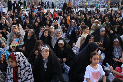 تصاویر / اجتماع غدیریون اصفهان در حرم حضرت زینب خواهر امام رضا(ع)