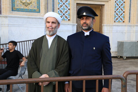 تصاویر / اجتماع غدیریون اصفهان در حرم حضرت زینب خواهر امام رضا(ع)