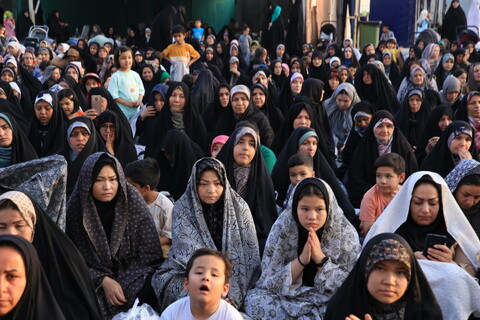 تصاویر / اجتماع غدیریون اصفهان در حرم حضرت زینب خواهر امام رضا(ع)