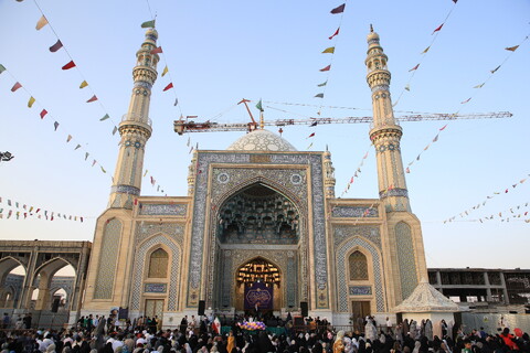 تصاویر / اجتماع غدیریون اصفهان در حرم حضرت زینب خواهر امام رضا(ع)
