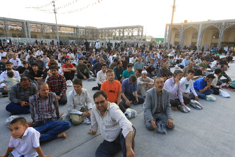 تصاویر / اجتماع غدیریون اصفهان در حرم حضرت زینب خواهر امام رضا(ع)