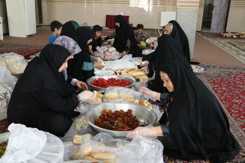 تصاویر/ موکب و ایستگاه صلواتی به مناسبت حملات ایران به اسرائیل و روز عید غدیر، توسط حوزه علمیه آیت الله بهاری برگزار شد.