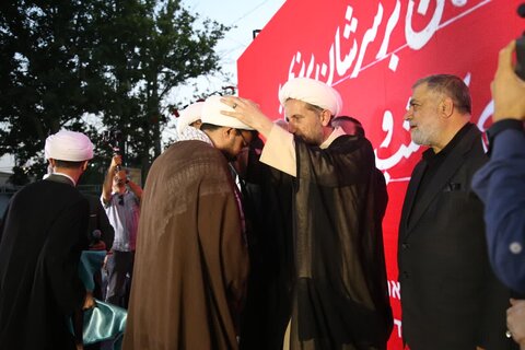 تصاویر / مراسم عمامه گذاری طلاب مدارس علمیه استان قزوین