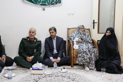 تصاویر / حضور مدیران شهری و استانی اصفهان در منزل پدری «سردارشهید مهدی ربانی»