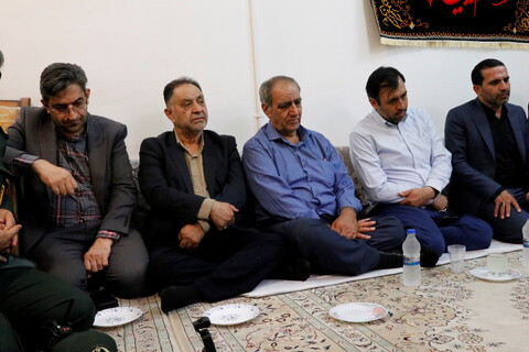 تصاویر / حضور مدیران شهری و استانی اصفهان در منزل پدری «سردارشهید مهدی ربانی»