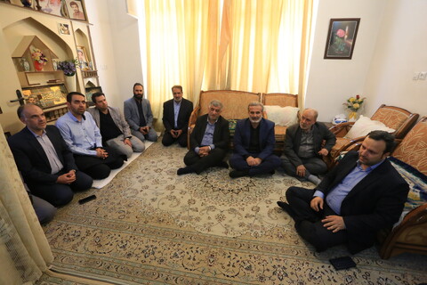 تصاویر / حضور مدیران شهری و استانی اصفهان در منزل پدری «سردارشهید مهدی ربانی»