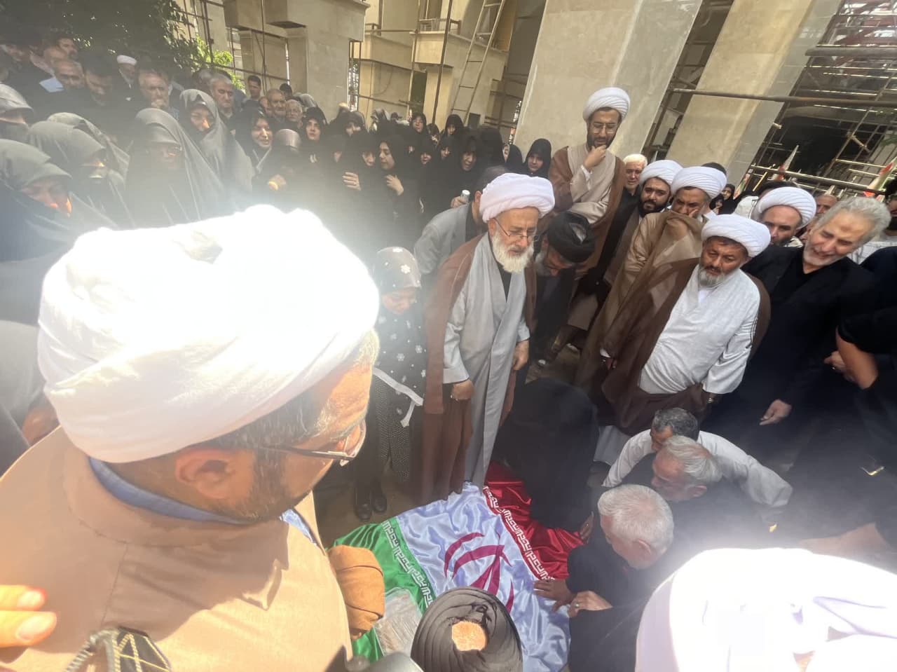 تصاویر/ آیین تشییع پیکر شهید محمد جواد ناصری” فرزند امام جمعه هادیشهر در تبریز