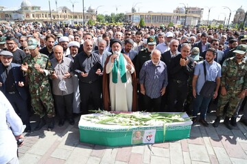 پیکر شهید حسین احمدی در همدان تشییع شد+عکس