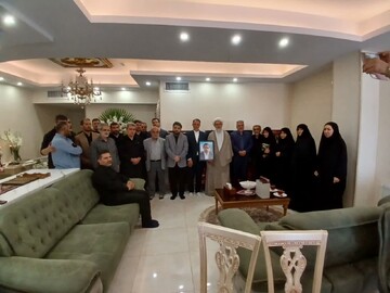 دیدار مسئول دفتر نهاد نمایندگی رهبری در دانشگاه‌های البرز با خانواده شهید رضیی