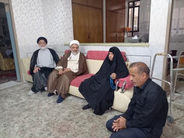 تصاویر/ دیدار حجت‌الاسلام والمسلمین مرادبیگی با مادر شهیدان پیرحیاتی
